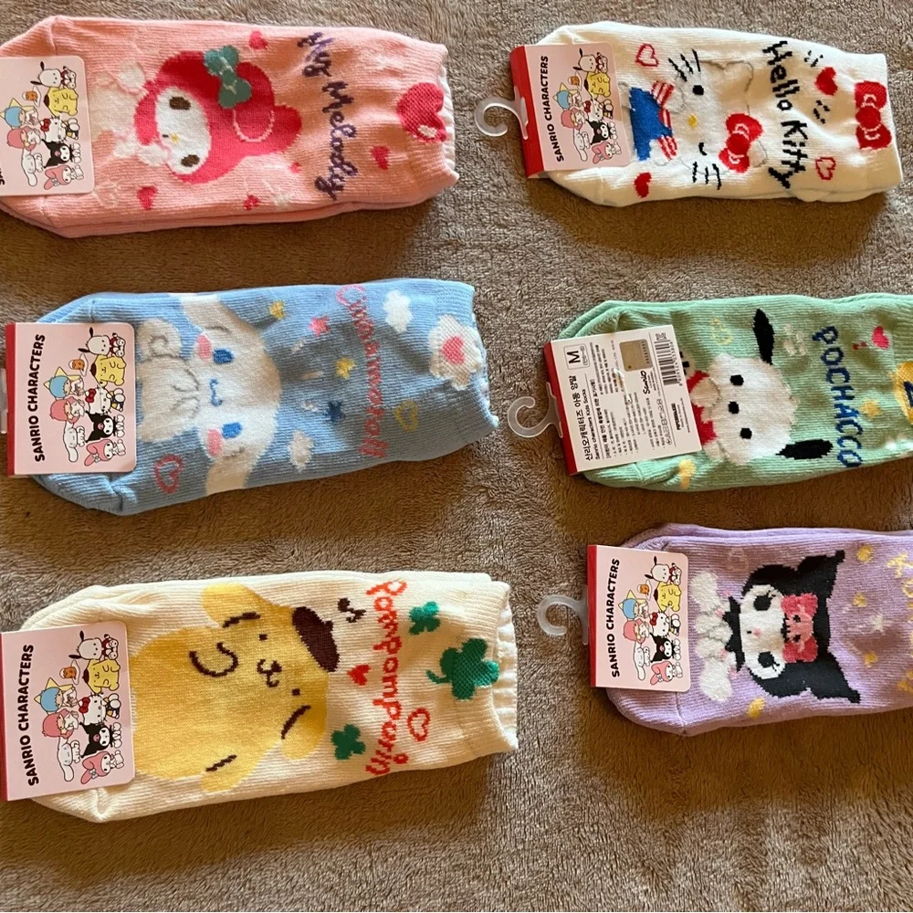 NWT Hello Kitty 6 Pairs Socks for Girls Age 5-6 color Blue, purple, White, Pink